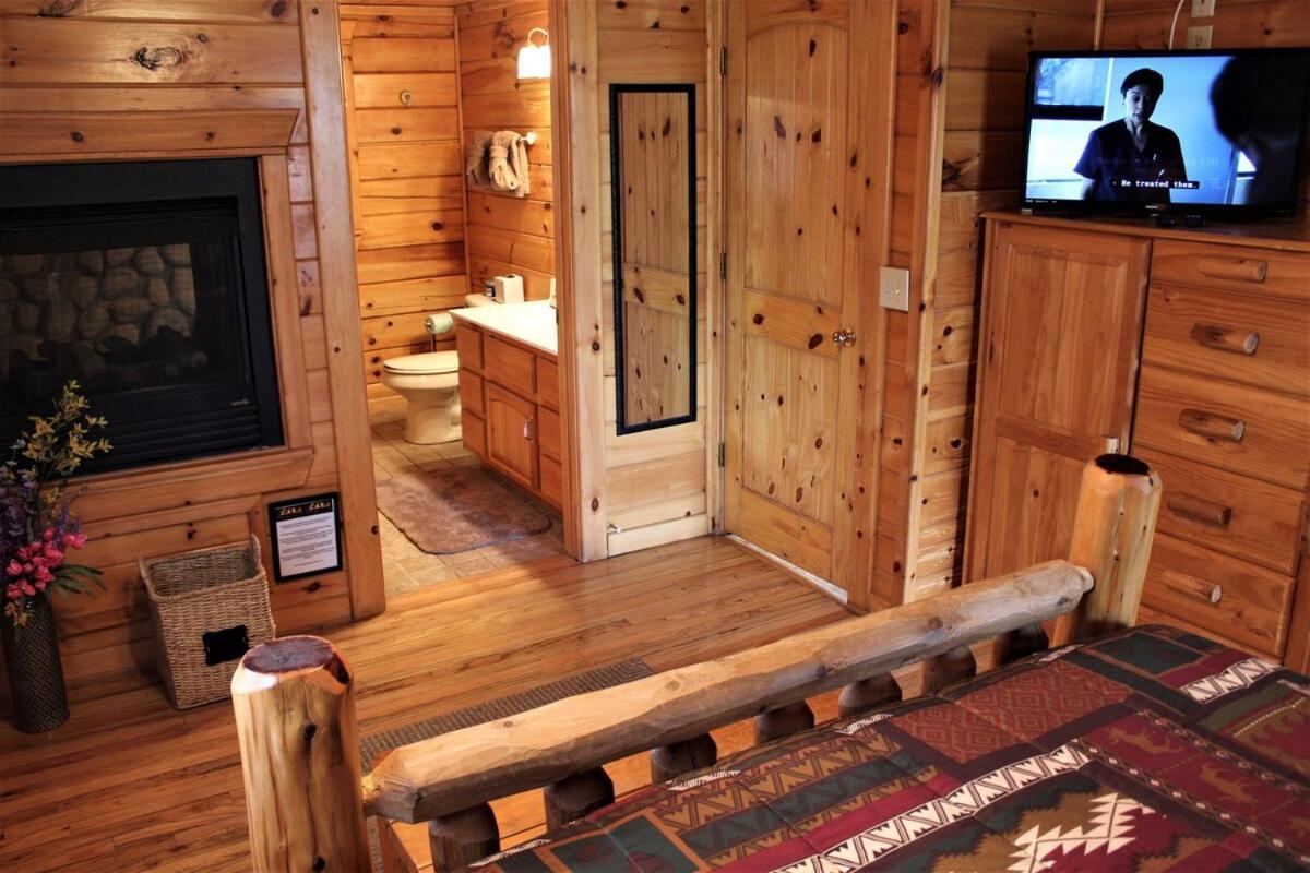 Mountain Joy -Private Treehouse Style Cabin That Sleeps 4-Free Tickets Gatlinburg Eksteriør billede