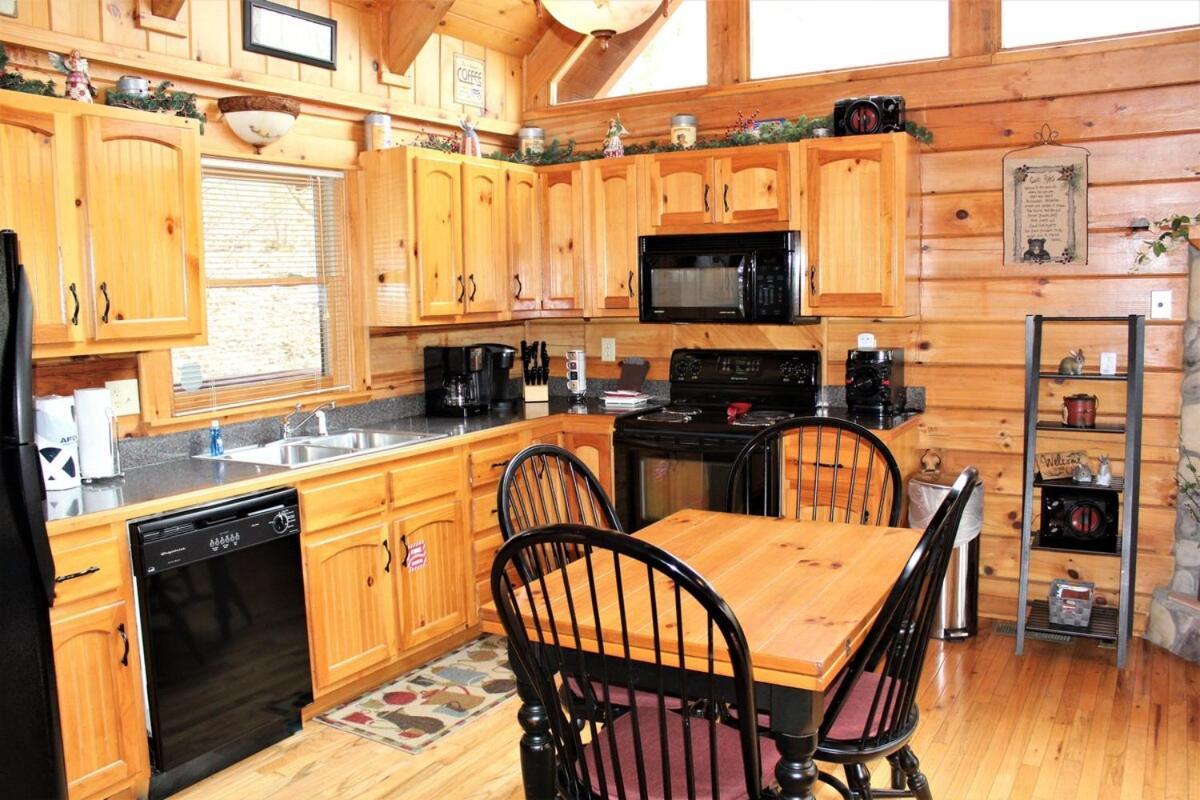 Mountain Joy -Private Treehouse Style Cabin That Sleeps 4-Free Tickets Gatlinburg Eksteriør billede