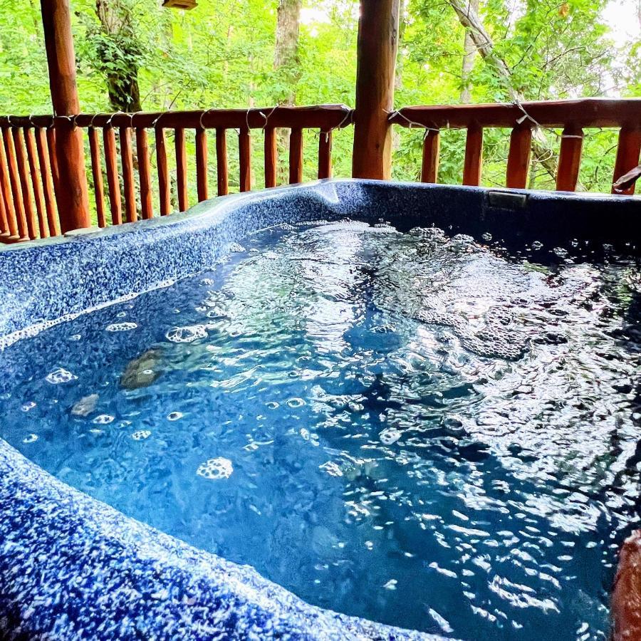 Mountain Joy -Private Treehouse Style Cabin That Sleeps 4-Free Tickets Gatlinburg Eksteriør billede